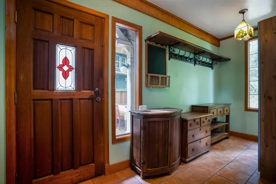 4395 Rice Lake Road, North Vancouver - Entry Hall  