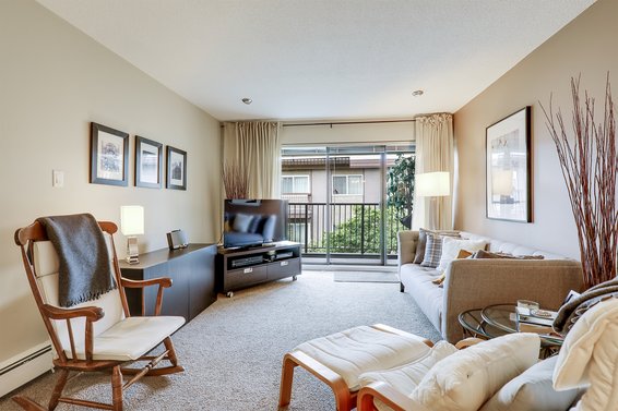 302 330 East 1st Street, North Vancouver