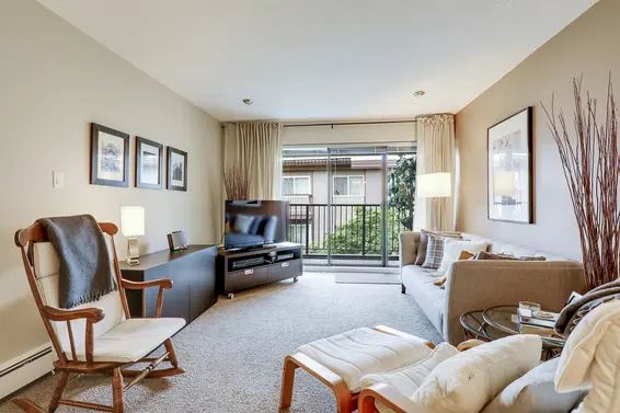 302 330 East 1st Street, North Vancouver