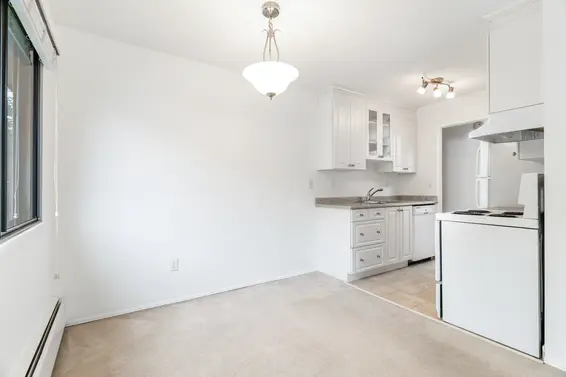 335 340 West 3rd Street, North Vancouver For Sale - image 2