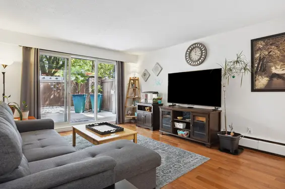 111 211 West 3rd Street, North Vancouver