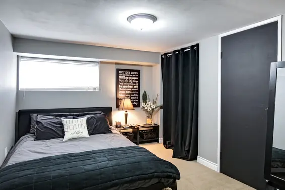 Bedroom - 2400 Weymouth Place, North Vancouver  