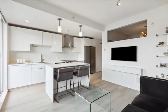 513 733 West 3rd Street, North Vancouver For Sale - image 7