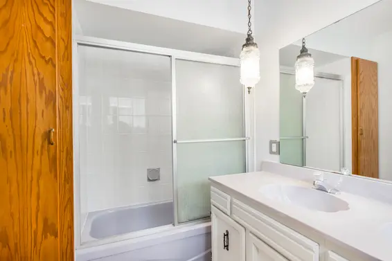 Master Ensuite 2 - 4649 Tourney Road, North Vancouver  