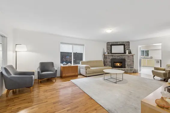 331 East 24th Street, North Vancouver For Sale - image 3