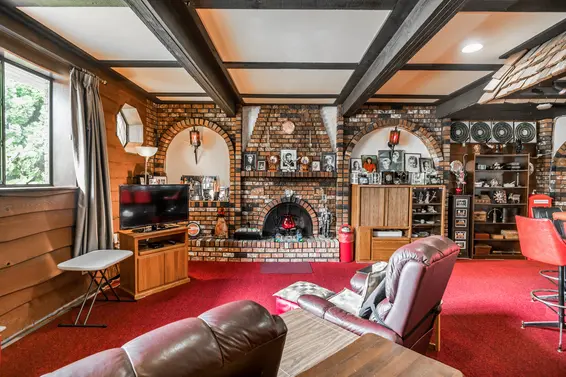 rec room 2 - 4649 Tourney Road, North Vancouver  