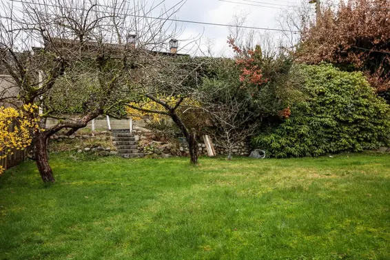 198 Carisbrooke Crescent, North Vancouver For Sale - image 19