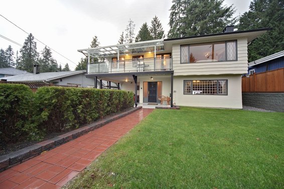 1104 Montroyal Boulevard, North Vancouver