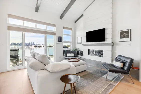 16 415 West Esplanade, North Vancouver For Sale - image 2