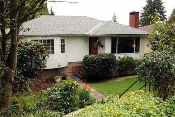 1285 Adderley Street, North Vancouver