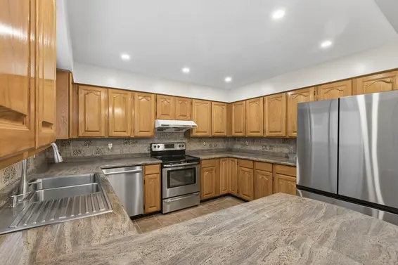 5609 White Pine Lane, North Vancouver For Sale - image 18