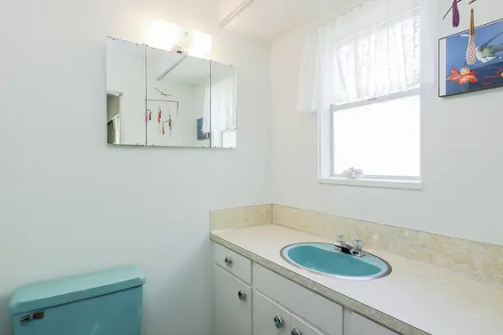 Master Ensuite  - 3490 Institute Road  