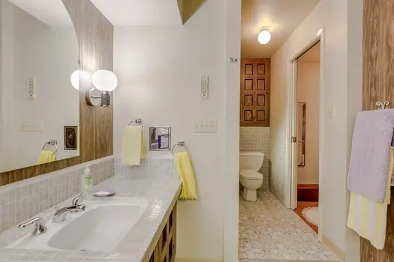 Bathroom - 866 East 10th Street, North Vancouver  