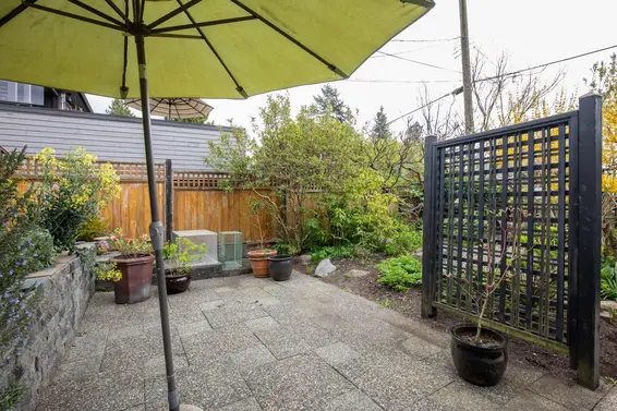 515 East 19th Street, North Vancouver - patio  