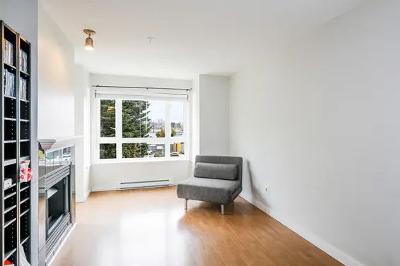 Living Room - 304-1629 Garden Avenue  