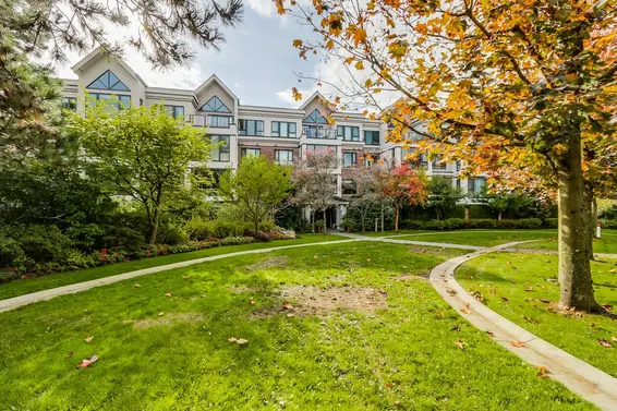 Rutherford Park - 209-175 East 10th Street  