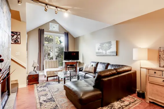 Living Room - 1562 Bowser Avenue, North Vancouver  