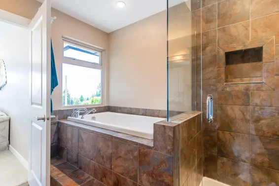 1070 Chamberlain Drive, North Vancouver For Sale - image 39