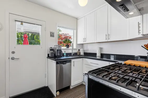415 West 26th Street, North Vancouver For Sale - image 17