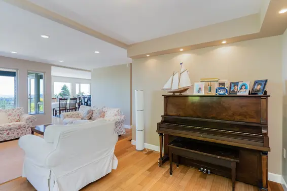 1070 Chamberlain Drive, North Vancouver For Sale - image 25