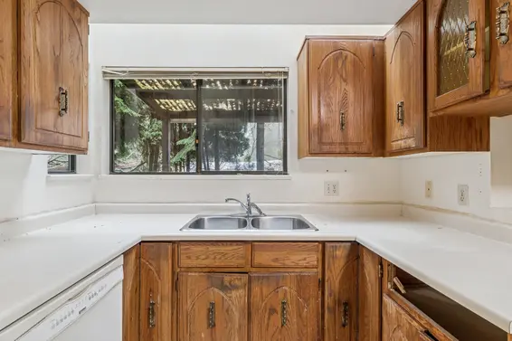 1494 Ross Road, North Vancouver For Sale - image 12