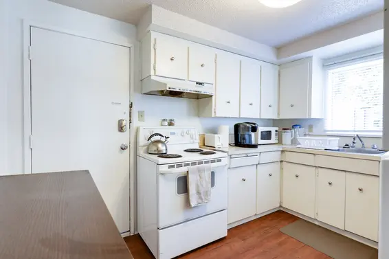 Kitchen - 926 East 29th Street, North Vancouver  