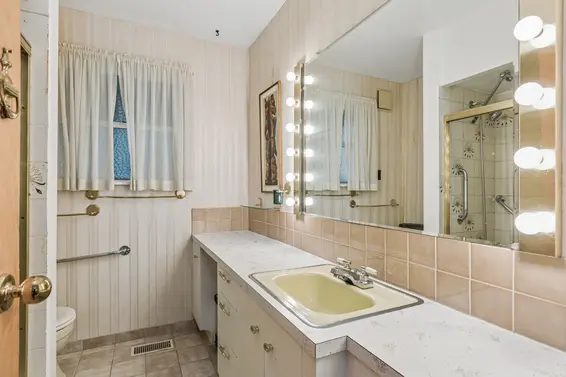 702 Winona Avenue, North Vancouver For Sale - image 27