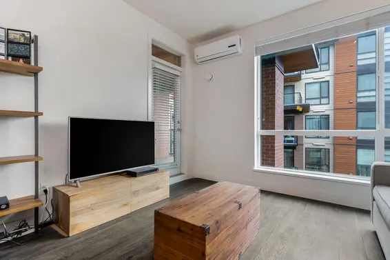 Living - 421 723 3rd Street West  