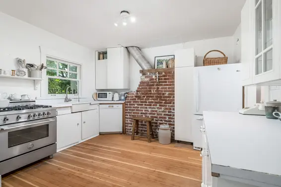338 East 14th Street, North Vancouver For Sale - image 2