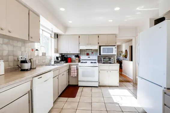 Kitchen - 926 East 29th Street, North Vancouver  