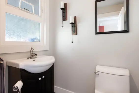 Powder Room - 1050 Lillooet Road, North Vancouver  