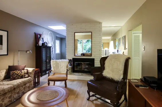 611 East Windsor Road, North Vancouver For Sale - image 3