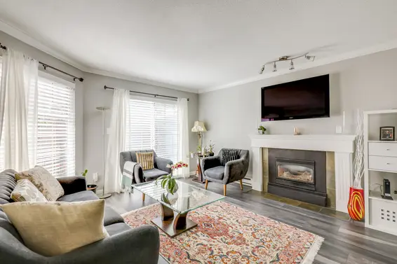 20 838 Tobruck Avenue, North Vancouver For Sale - image 1