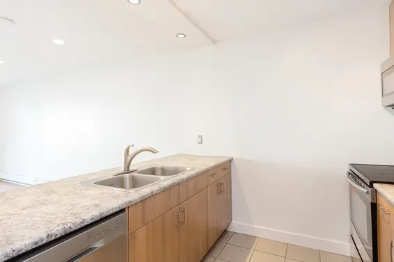 Kitchen 4 - 307-360 East 2nd Street, North Vancouver  