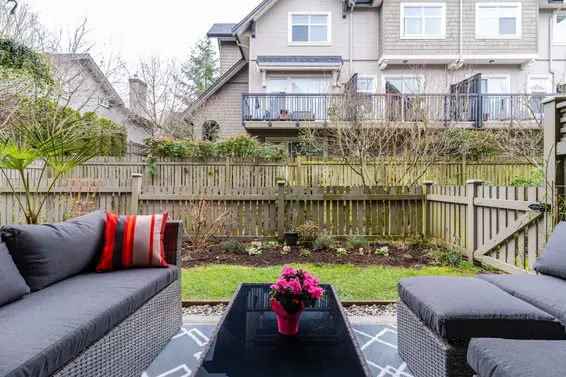 752 Orwell, Yard  