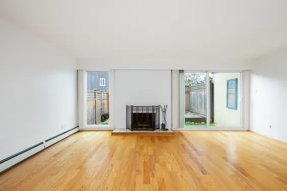 801-555 West 28th Street, North Vancouver - Living Room  