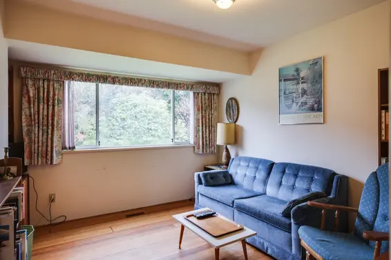 198 Carisbrooke Crescent, North Vancouver For Sale - image 12