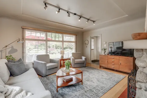 515 E 19th Street, North Vancouver - living room 2  
