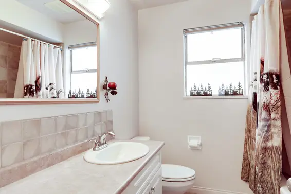 Bathroom - 926 East 29th Street, North Vancouver  