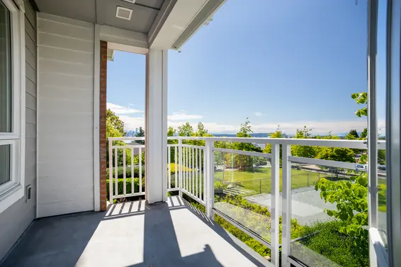 210 717 Chesterfield Avenue, North Vancouver For Sale - image 1