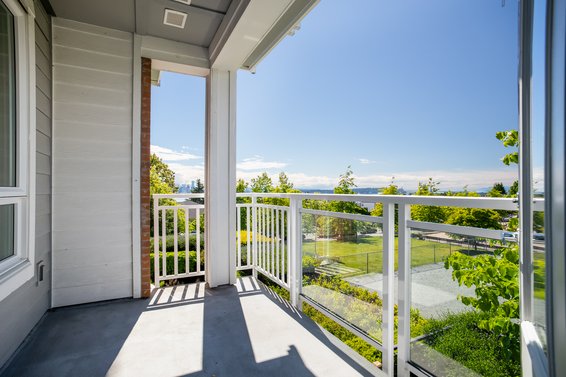 210 717 Chesterfield Avenue, North Vancouver
