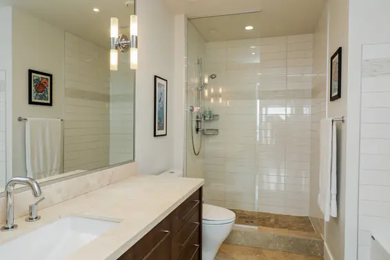 Master Ensuite | 402 - 650 Evergreen Place  