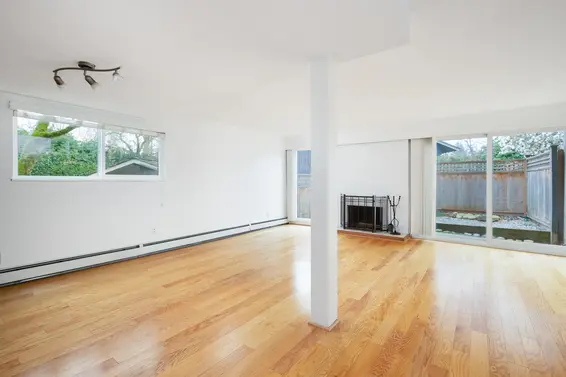 801-555 W 28th Street, North Vancouver - Dining Room  