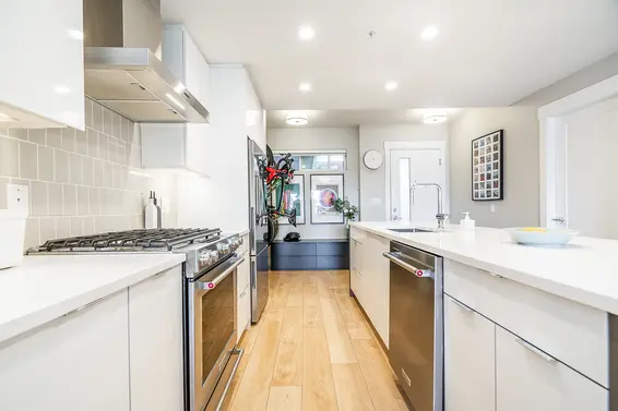 211 1496 Charlotte Road, North Vancouver For Sale - image 3