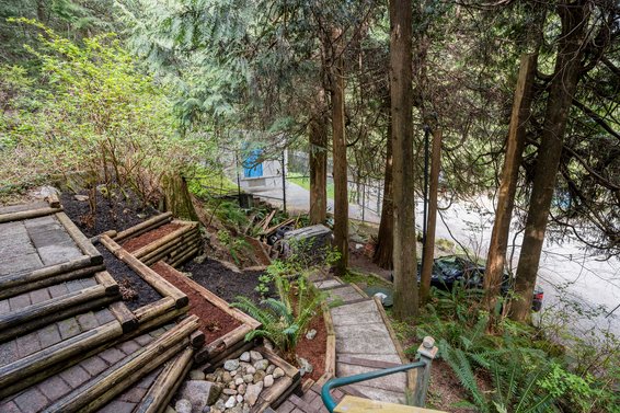 4395 Rice Lake Road, North Vancouver