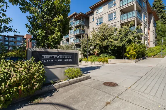District Crossing, North Vancouver  