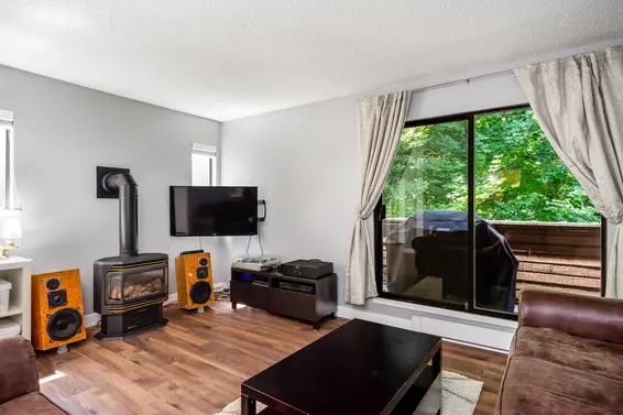 Living Room - 3309 Mountain Highway, North Vancouver  