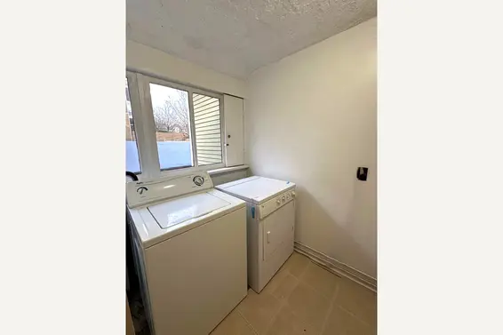 166 East 10th Street, North Vancouver For Sale - image 9