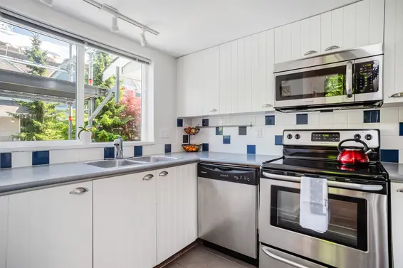 2 1027 Lynn Valley Road, North Vancouver For Sale - image 11