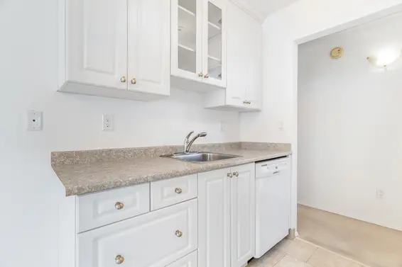 335 340 West 3rd Street, North Vancouver For Sale - image 5